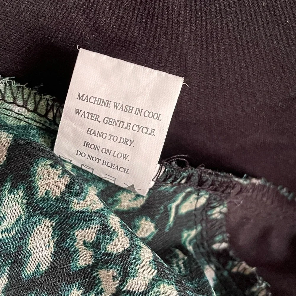 Dressbarn Green and Black Tiered Ruffled Blouse - Picture 6 of 9